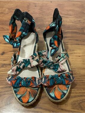 Nine West Tropical Floral  Wedge Sandals Size 7